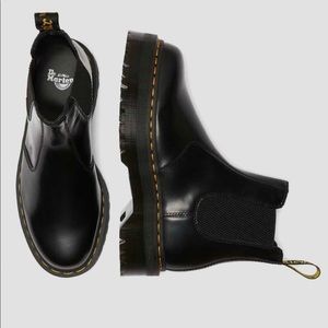 NWT 2976 POLISHED SMOOTH PLATFORM CHELSEA BOOTS